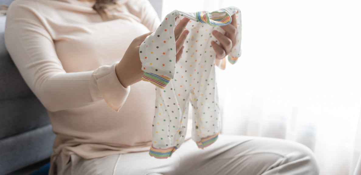 pregnant mom packing hospital bag